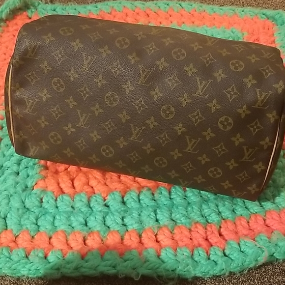 Authentic Louis Vuitton Speedy 35 - Picture 4 of 16
